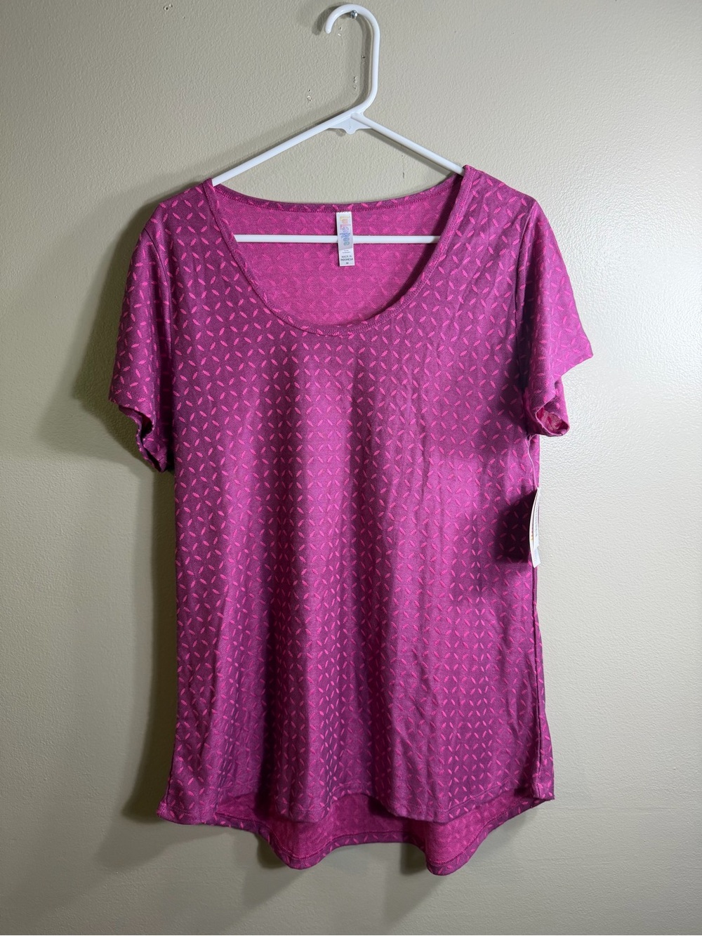 LuLaRoe Classic T Medium NWT Fuchsia Pink Geometric Print Rayon Blend Top